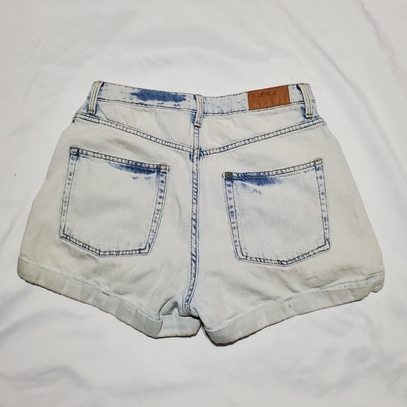 H&M Button Front Cuffed Shorts - Picture 2 of 8